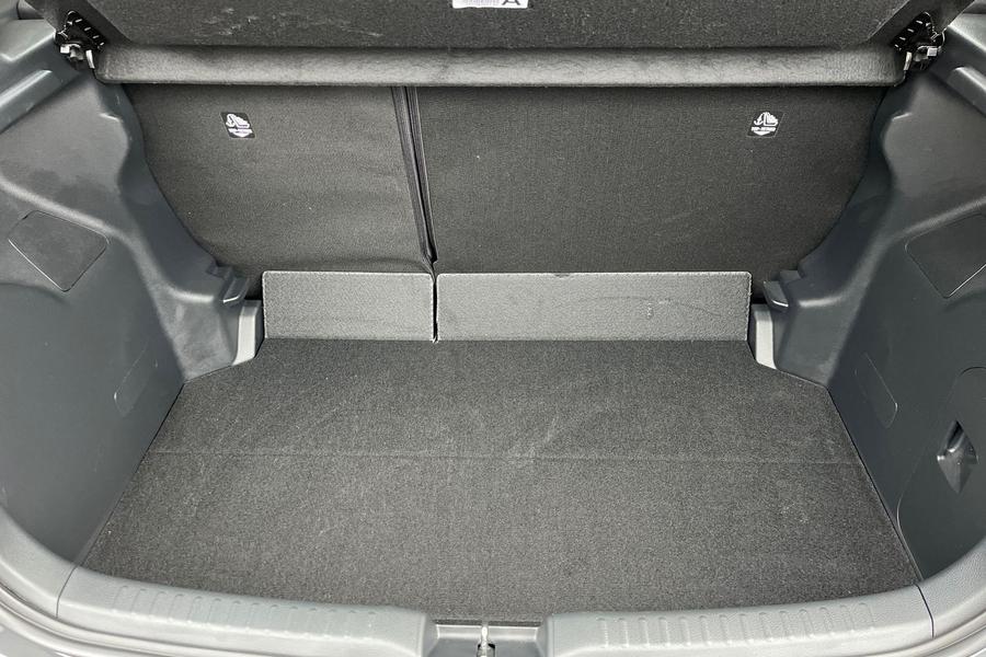 Toyota YARIS Photo autoimg-7f1e70d5a3b6e56273d861f702c9c35a411ad9e1.jpg