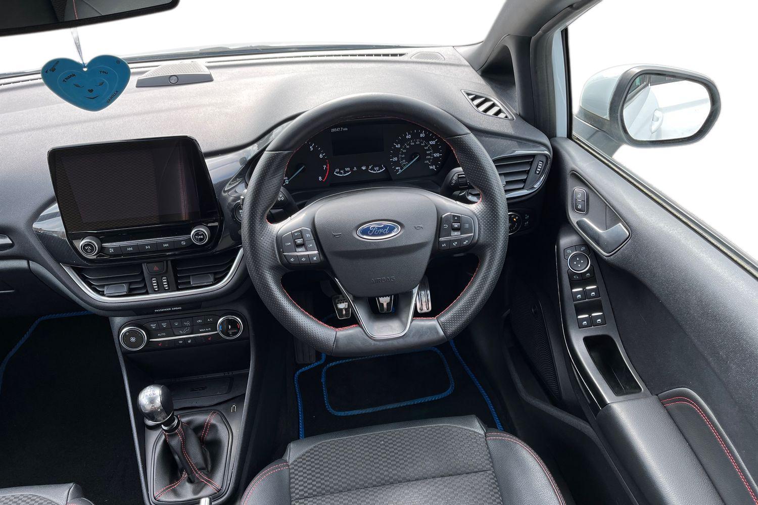 Ford FIESTA Photo 10