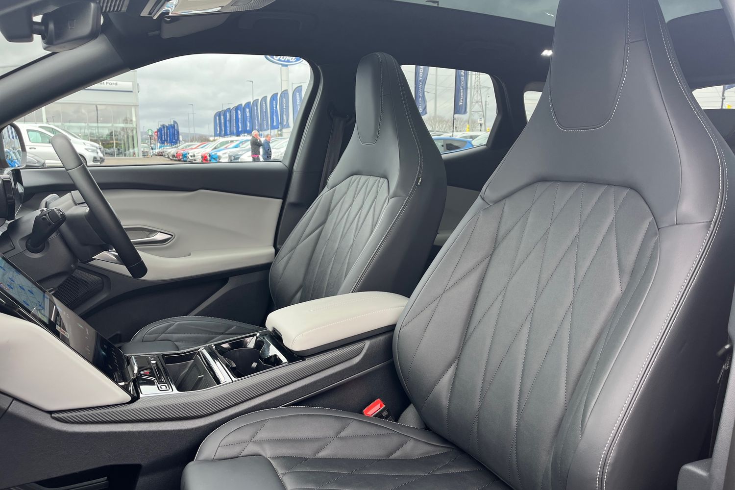 Ford Explorer Photo 18
