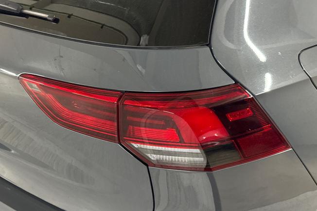 VOLKSWAGEN Golf Photo 18