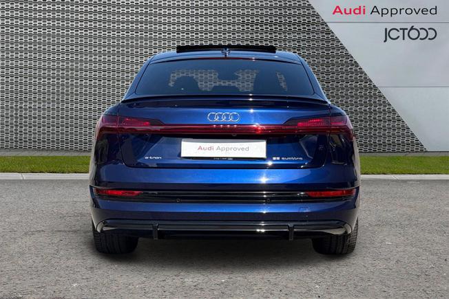 AUDI e-tron Photo 7