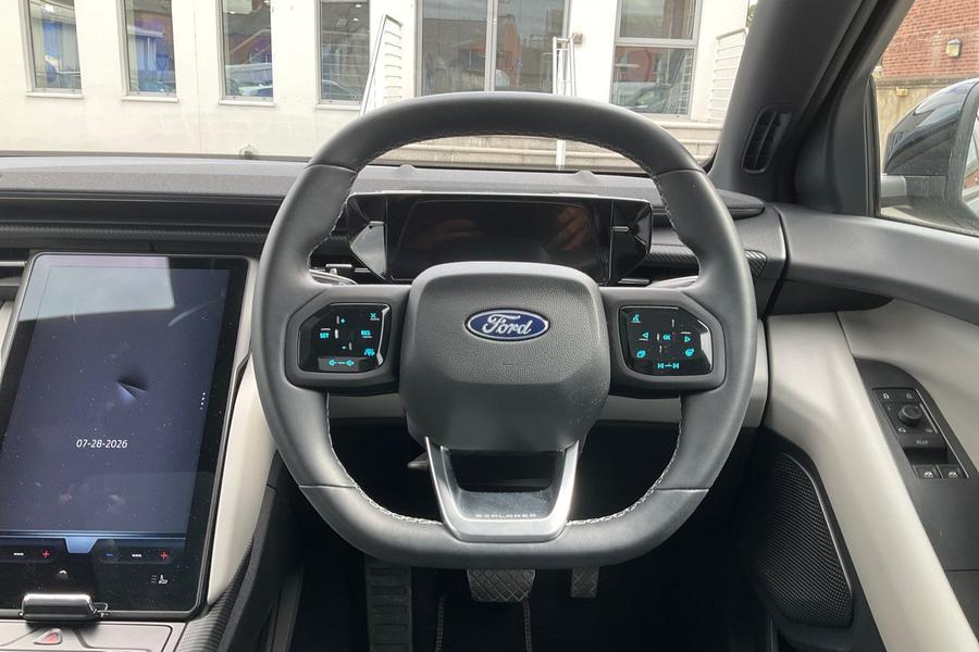 Ford Explorer Photo autoimg-7f30e43502f5704c3488fe1b8630a39fe36ca09a.jpg