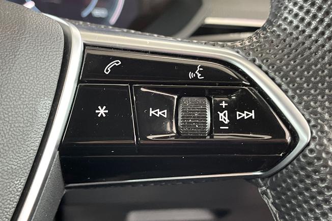 Audi Q8 E-Tron Photo 17