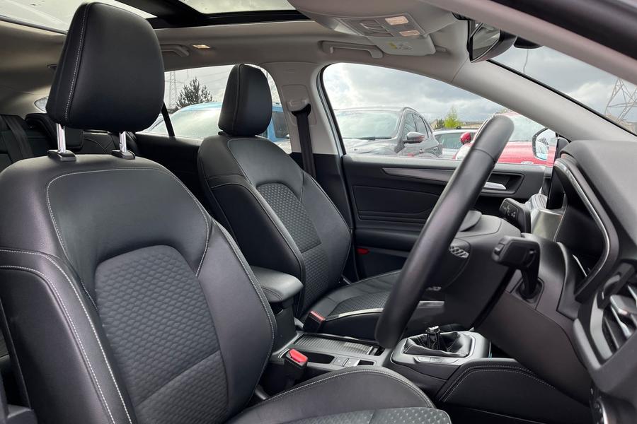 Ford Focus Photo autoimg-7f3324080e4f9d4b0f4481da7a8942da3dda479e.jpg