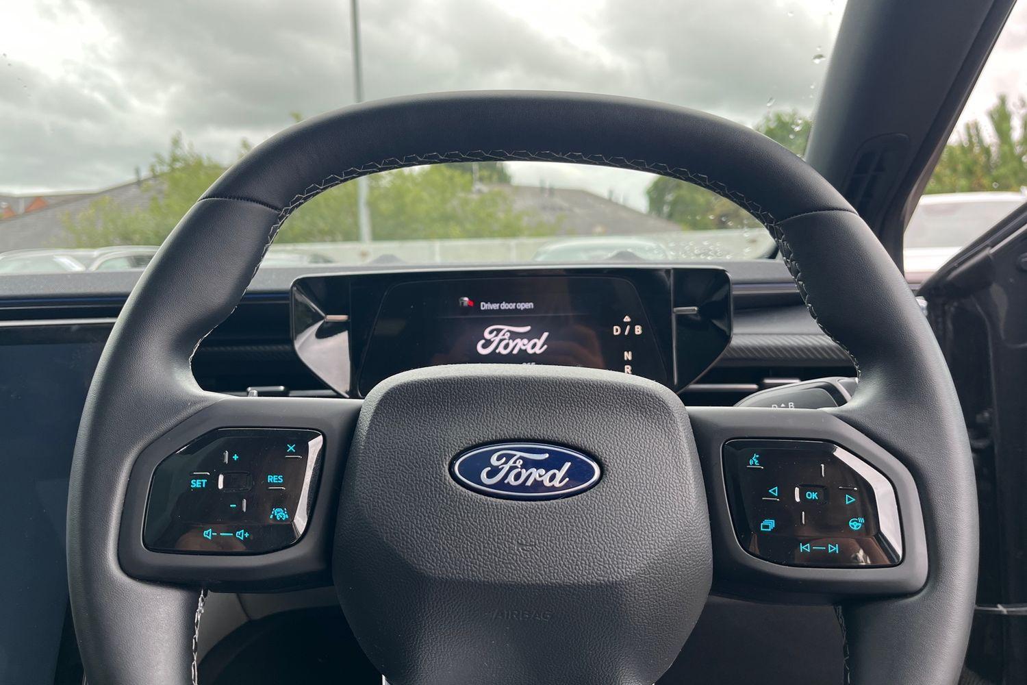 Ford EXPLORER Photo 11