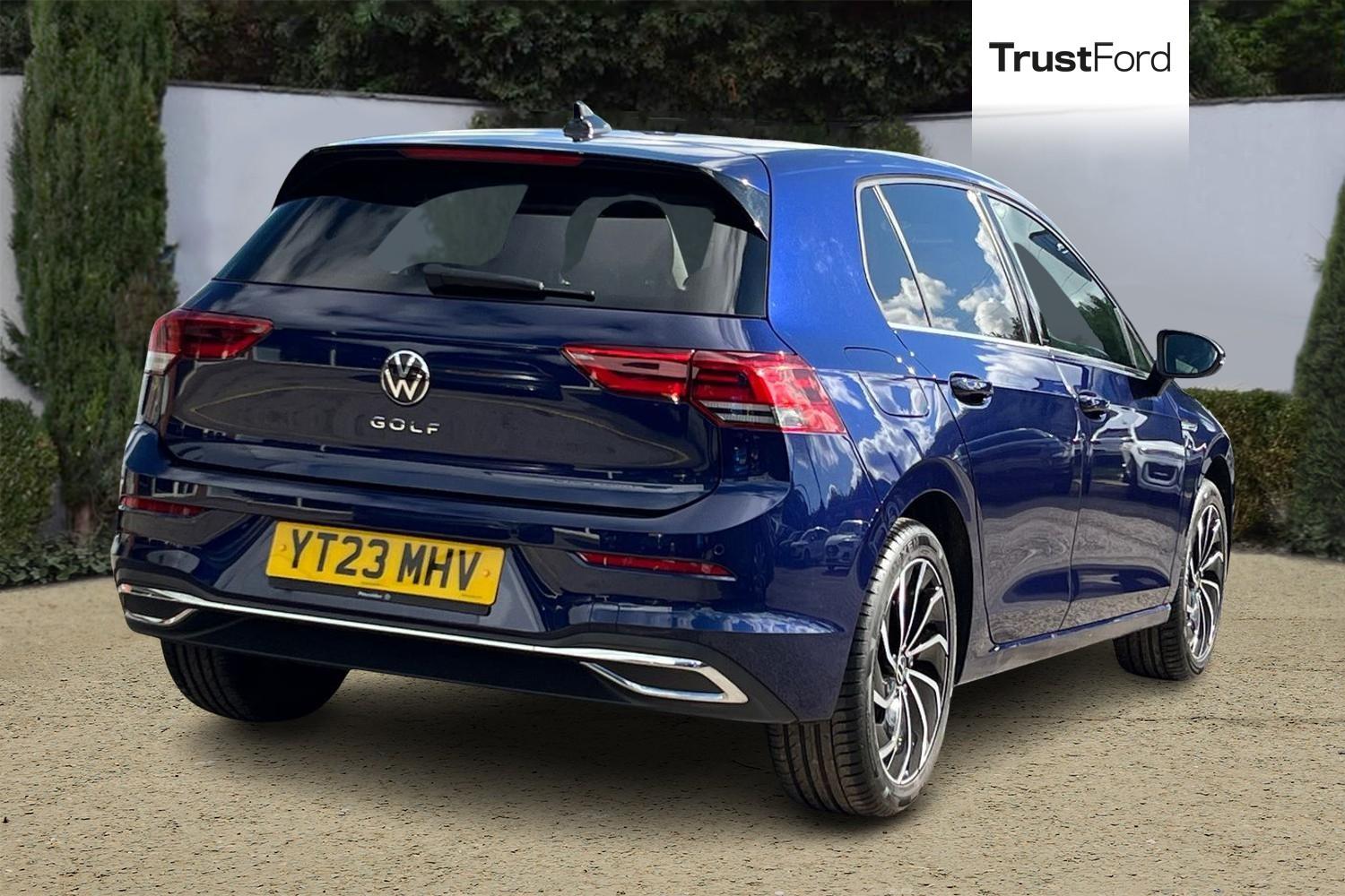 Volkswagen GOLF Photo 3