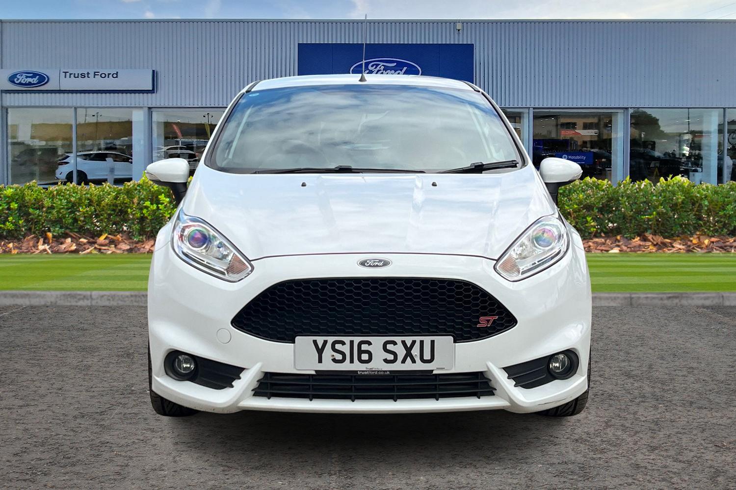 Ford FIESTA Photo 5