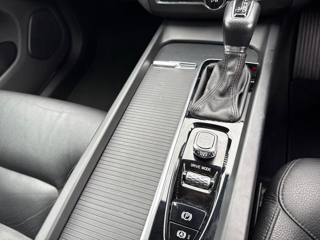 VOLVO XC60 Photo 32