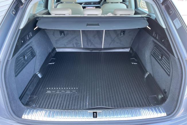 AUDI e-tron Photo 12