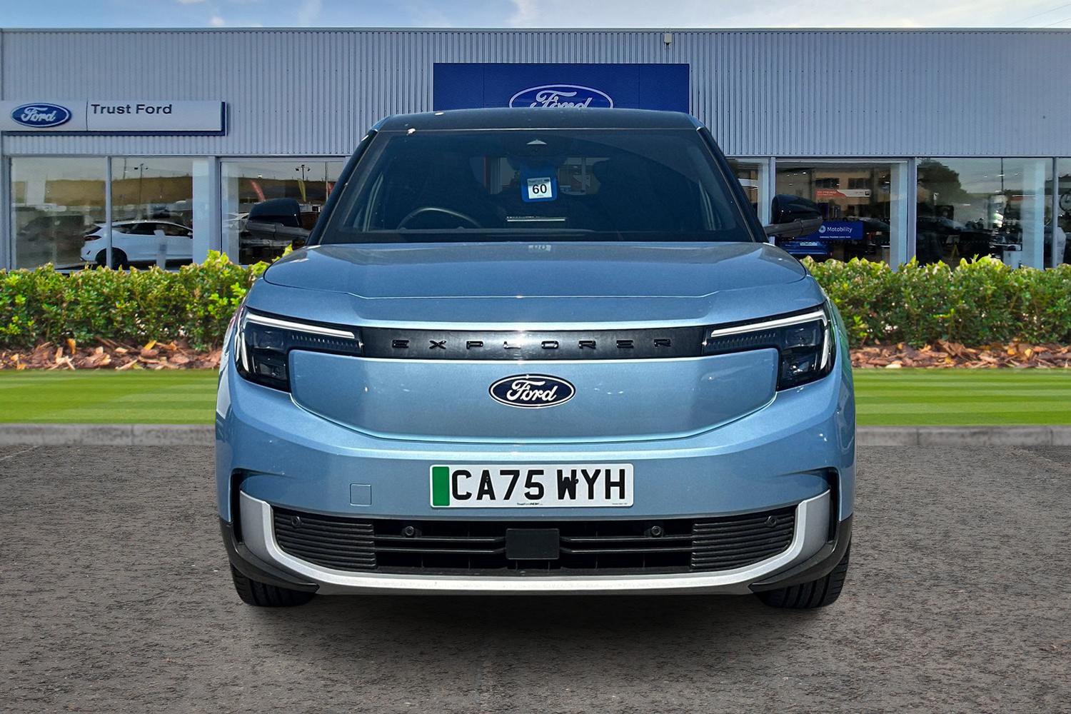 Ford EXPLORER Photo 5