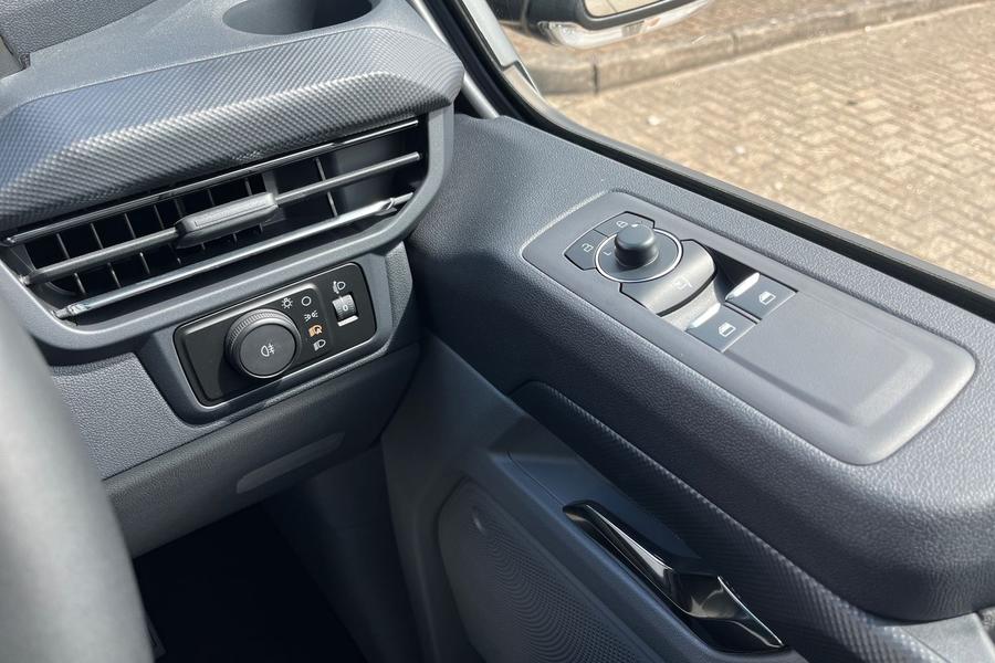 Ford TRANSIT CUSTOM Photo autoimg-7f598a38f04692b613c71cbe2771af7e5bd267e4.jpg