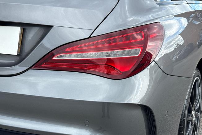 MERCEDES-BENZ CLA Class Photo 18