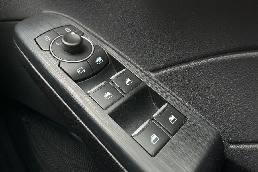 Ford Kuga Photo autoimg-7f675fde9ba1d7ae1f2e88d3c1ccda54f24093f6.jpg