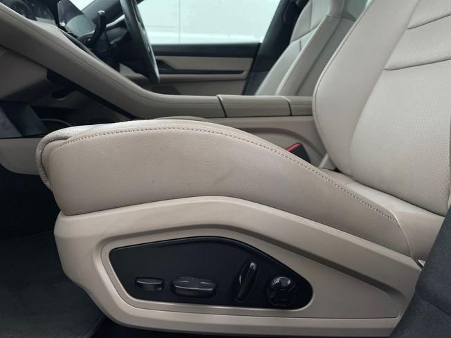 Porsche Taycan Photo 53