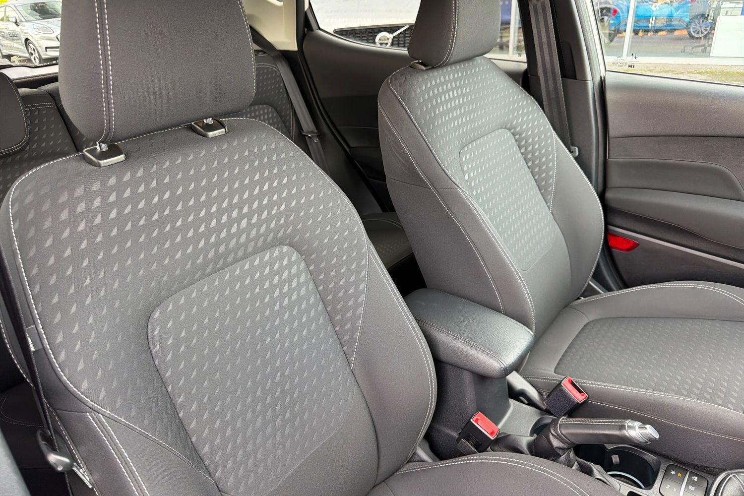 Ford FIESTA Photo 16