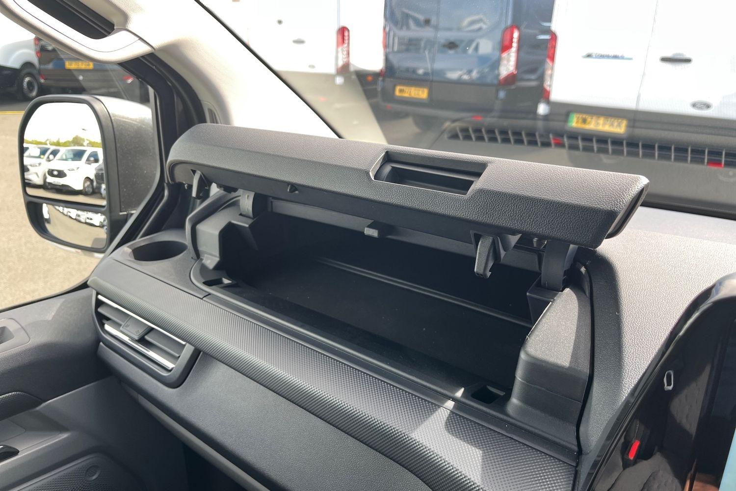 Ford E-TRANSIT CUSTOM Photo 7