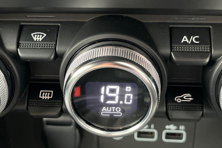 Renault CLIO Photo autoimg-7f6fba6d97c99d30e312c327b879165c401e67d3.jpg