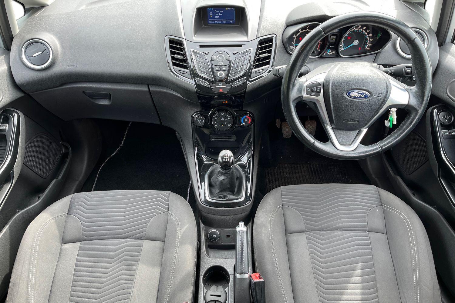 Ford FIESTA Photo 9