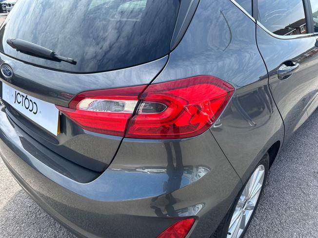 FORD Fiesta Photo 18
