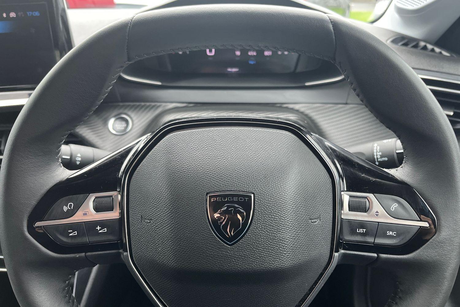 Peugeot 208 Photo 11