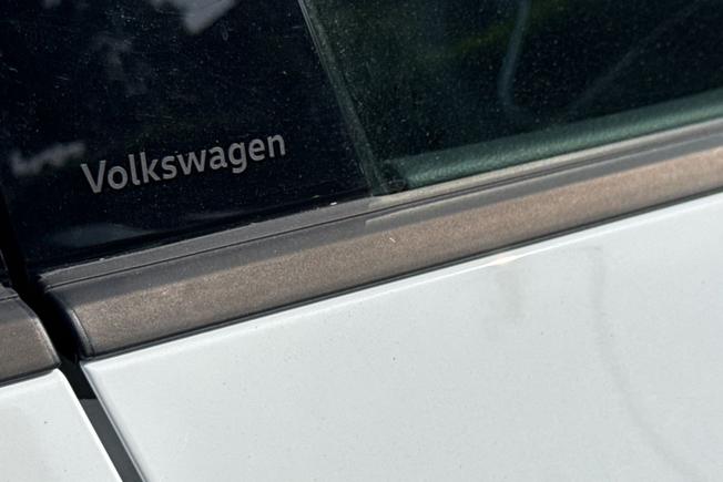 VOLKSWAGEN Tiguan Photo 23