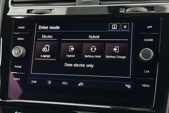 Volkswagen Golf Photo 29