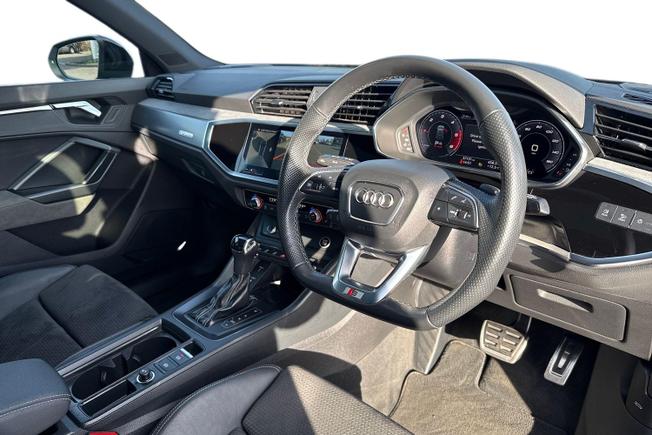 AUDI Q3 Photo 6