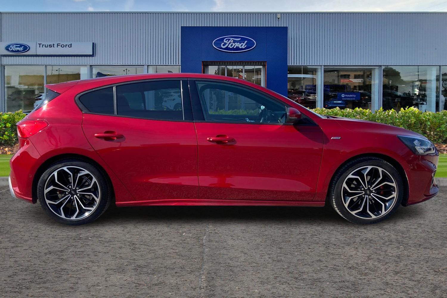Ford FOCUS Photo 2