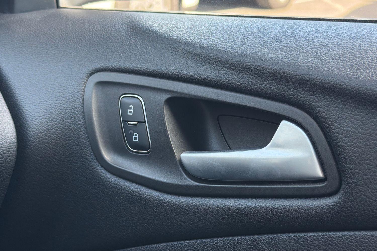 Ford KUGA Photo 30