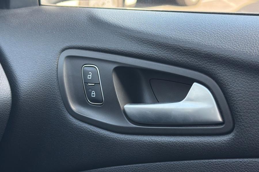Ford KUGA Photo autoimg-7f8df5d5743fc6c2cb069913db2dd18929fc7785.jpg