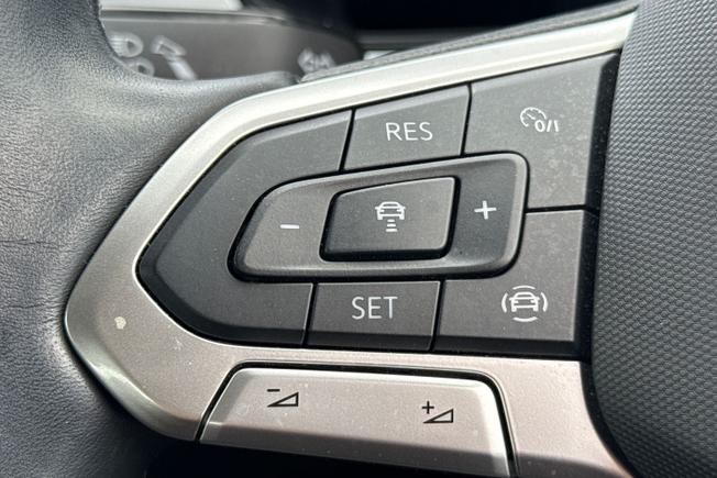 VOLKSWAGEN T-Roc Photo 16
