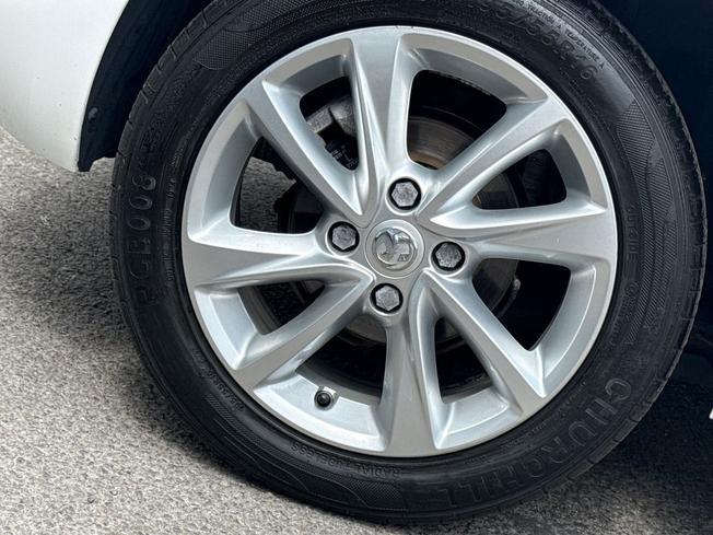 VAUXHALL Corsa Photo 27