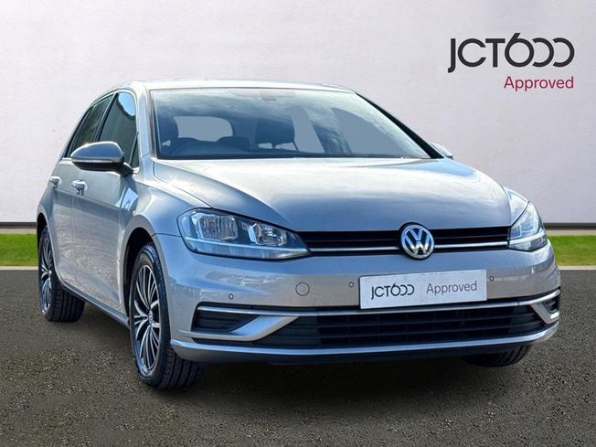 VOLKSWAGEN Golf Photo 1