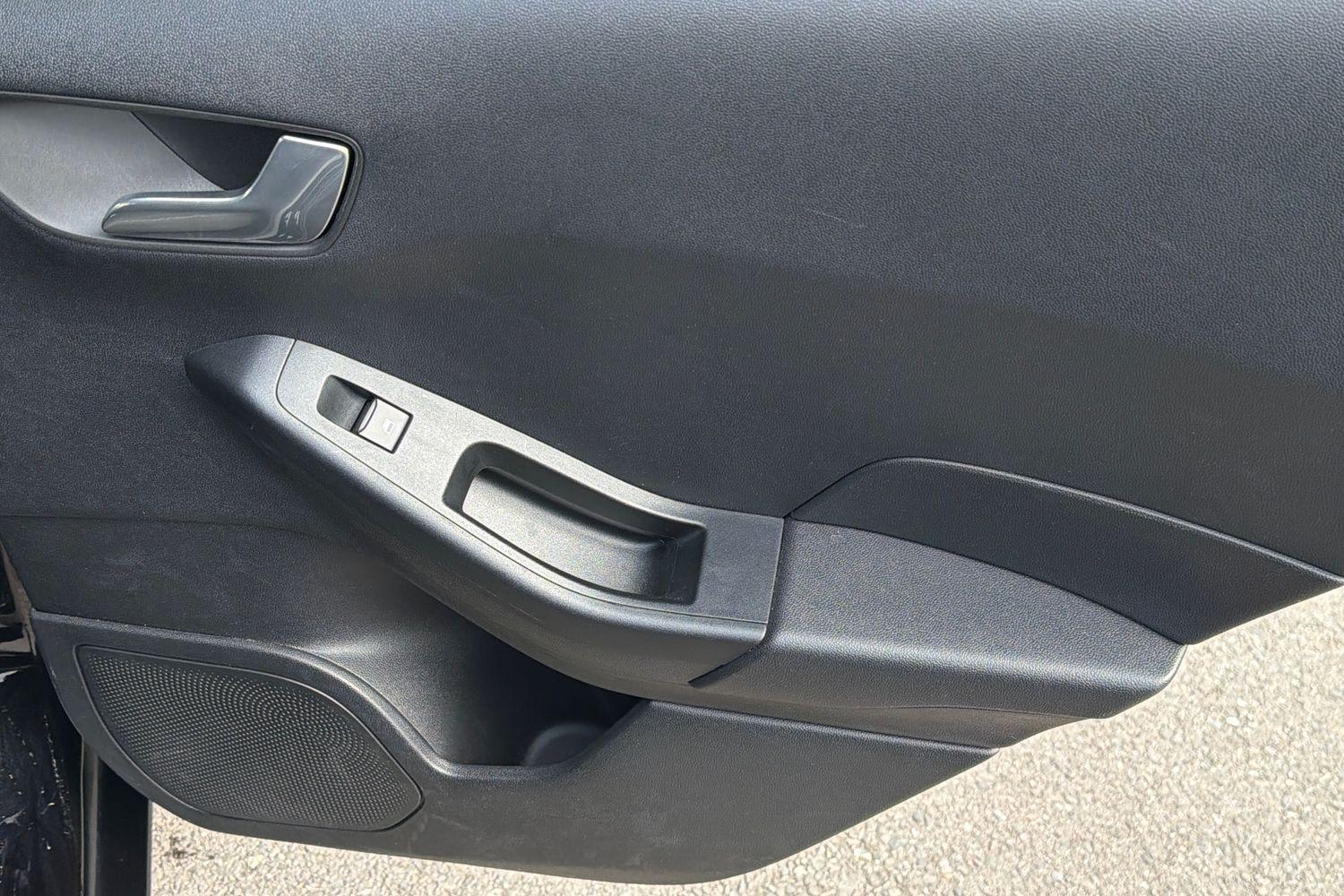 Ford FIESTA Photo 26