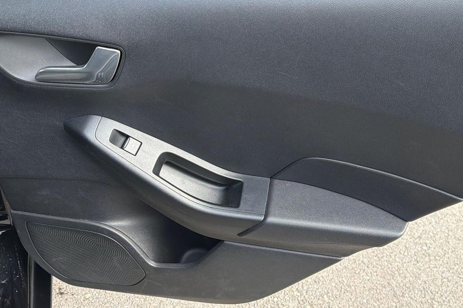Ford FIESTA Photo autoimg-7f9577c2c75e2e0ac54f247a55d7dca3da816408.jpg