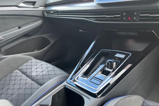 Volkswagen Golf Photo autoimg-7f9698f55519320fa9c44f92751eee630bdb64ce.jpg