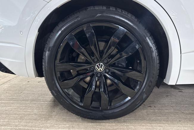 VOLKSWAGEN Touareg Photo 5