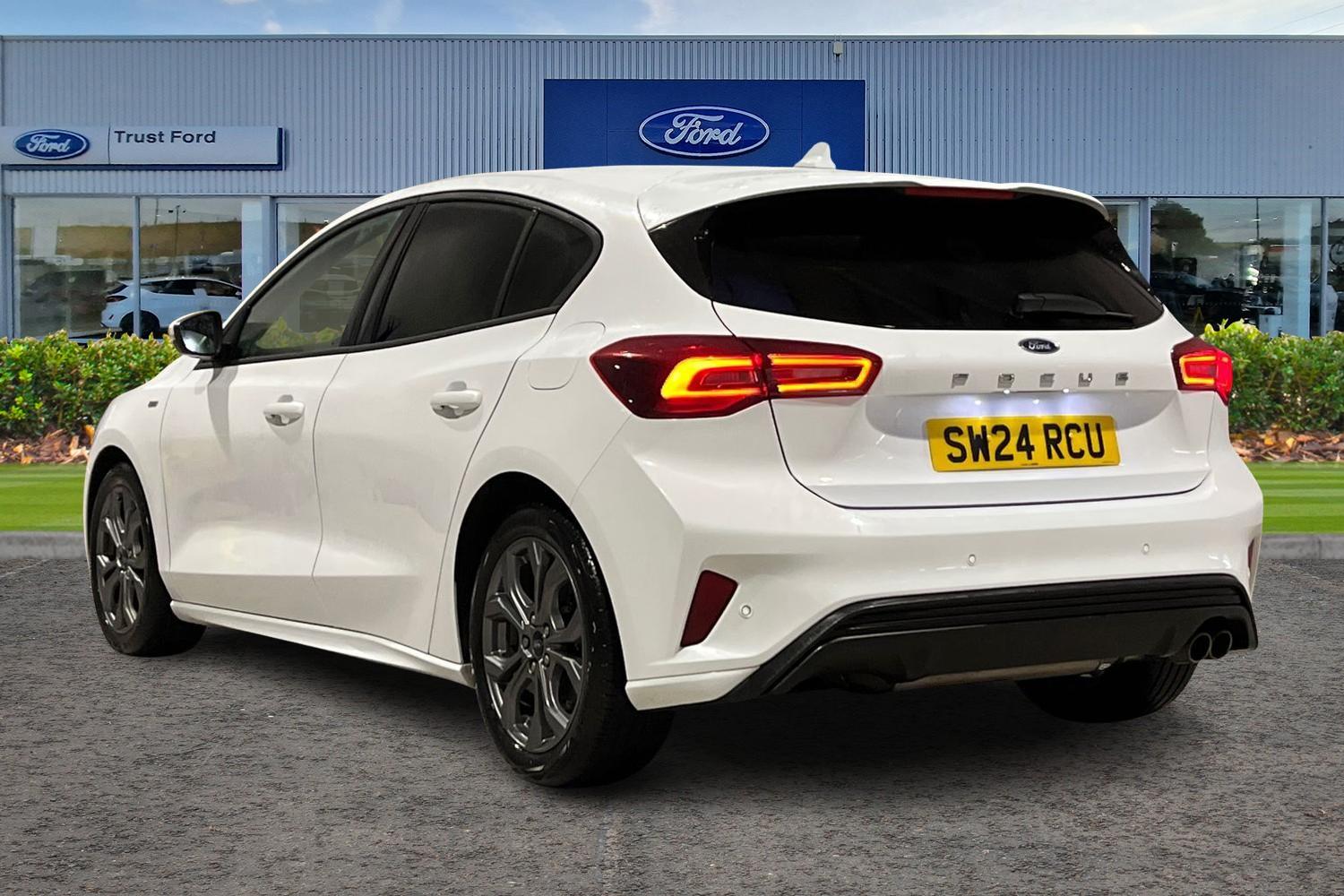 Ford FOCUS Photo 1