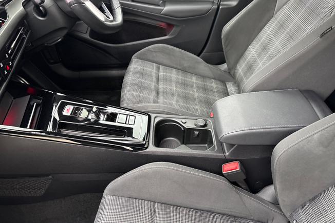 VOLKSWAGEN Golf Photo 21