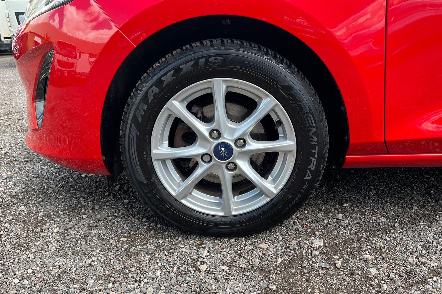 Ford FIESTA Photo 7