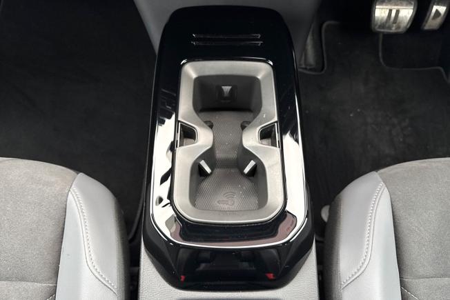 VOLKSWAGEN ID.4 Photo 22