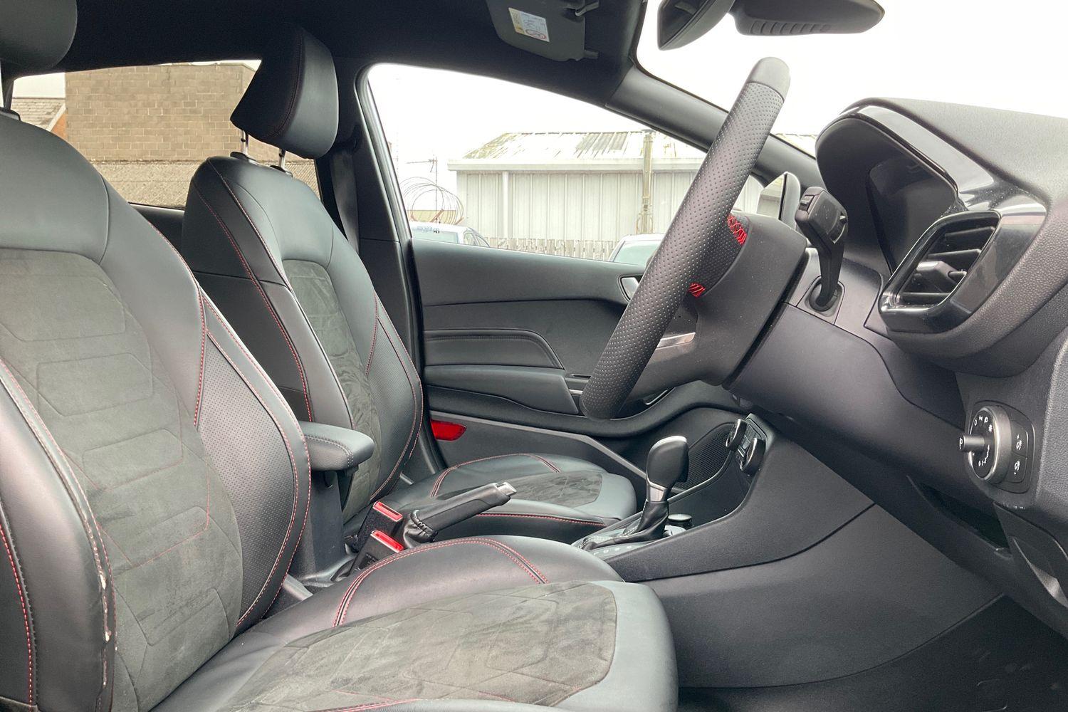 Ford FIESTA Photo 16
