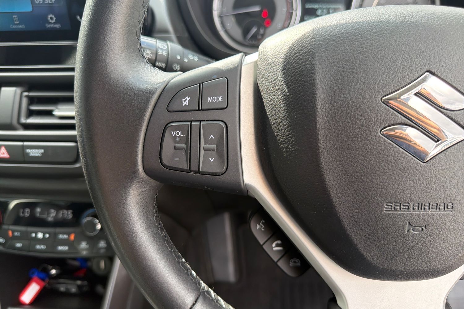 Suzuki S-Cross Photo 22