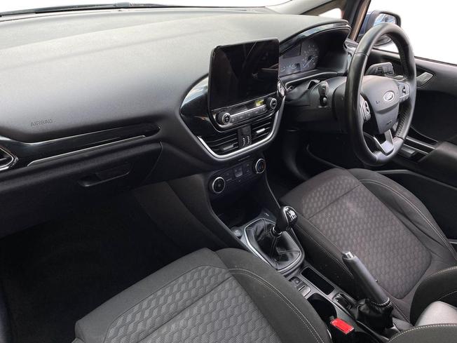 FORD Fiesta Photo 2