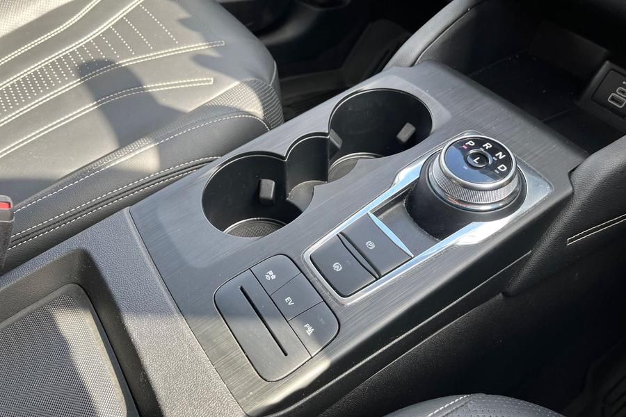 Ford Kuga Photo autoimg-7fbf88529eb1744bbd7a3af24a8181d5de362381.jpg