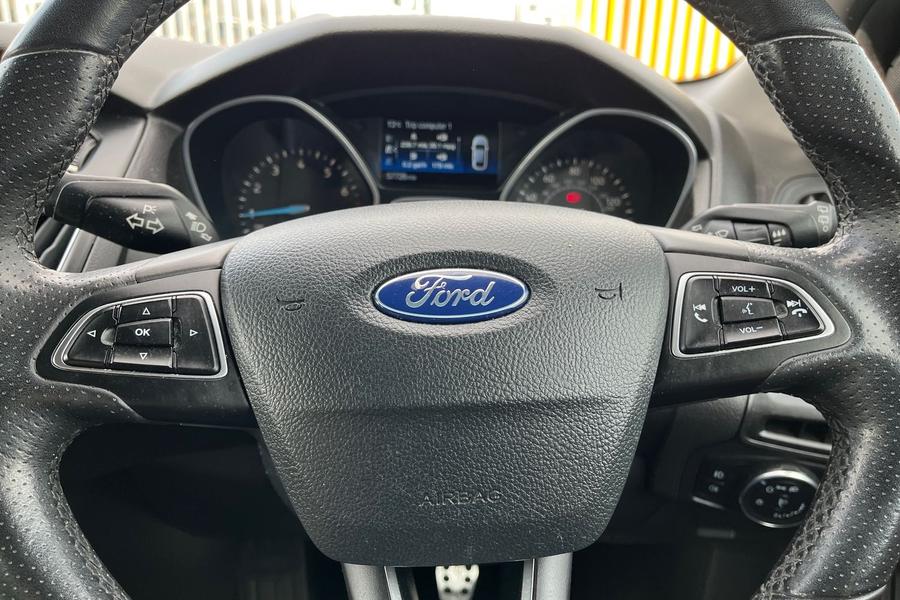 Ford FOCUS Photo autoimg-7fc2f25dc0174fab737d6460f2b7d001a72d1139.jpg
