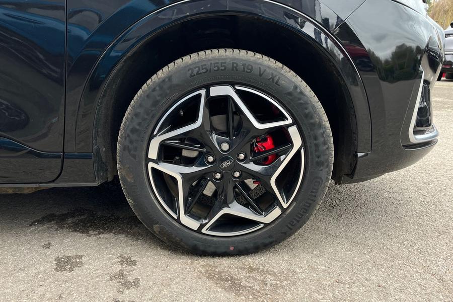 Ford Kuga Photo autoimg-7fc39b2f8b8c4688dba41f56df90b82dba05bf82.jpg