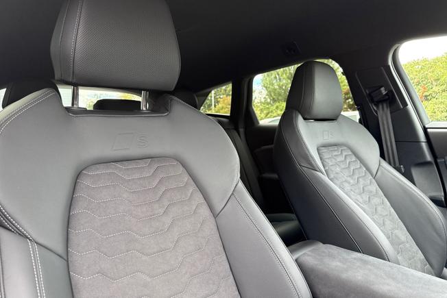 AUDI A6 E-Tron Avant Photo 35