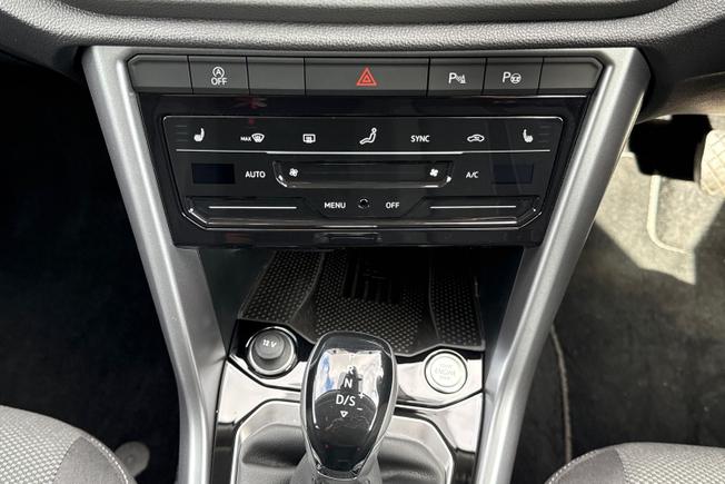 VOLKSWAGEN T-Roc Photo 21