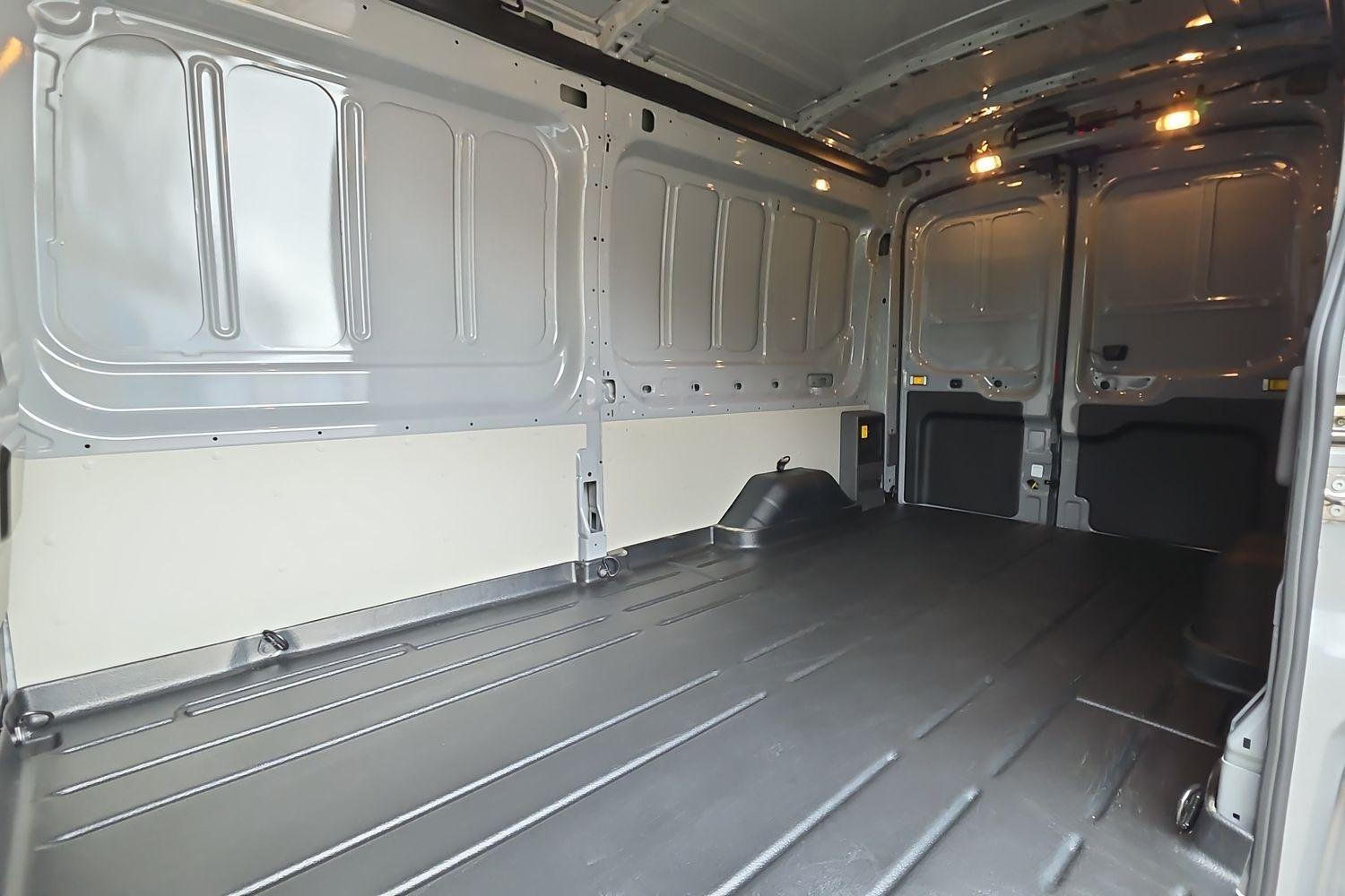 Ford E-TRANSIT Photo 3